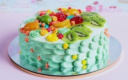 Aliments Desserts - Gâteau vert pâle aux fruits