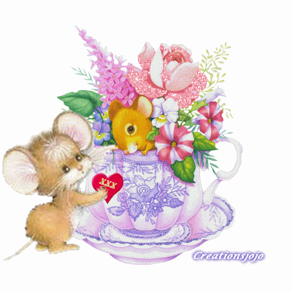 Tasse fleurie des petits animaux qui s'aiment