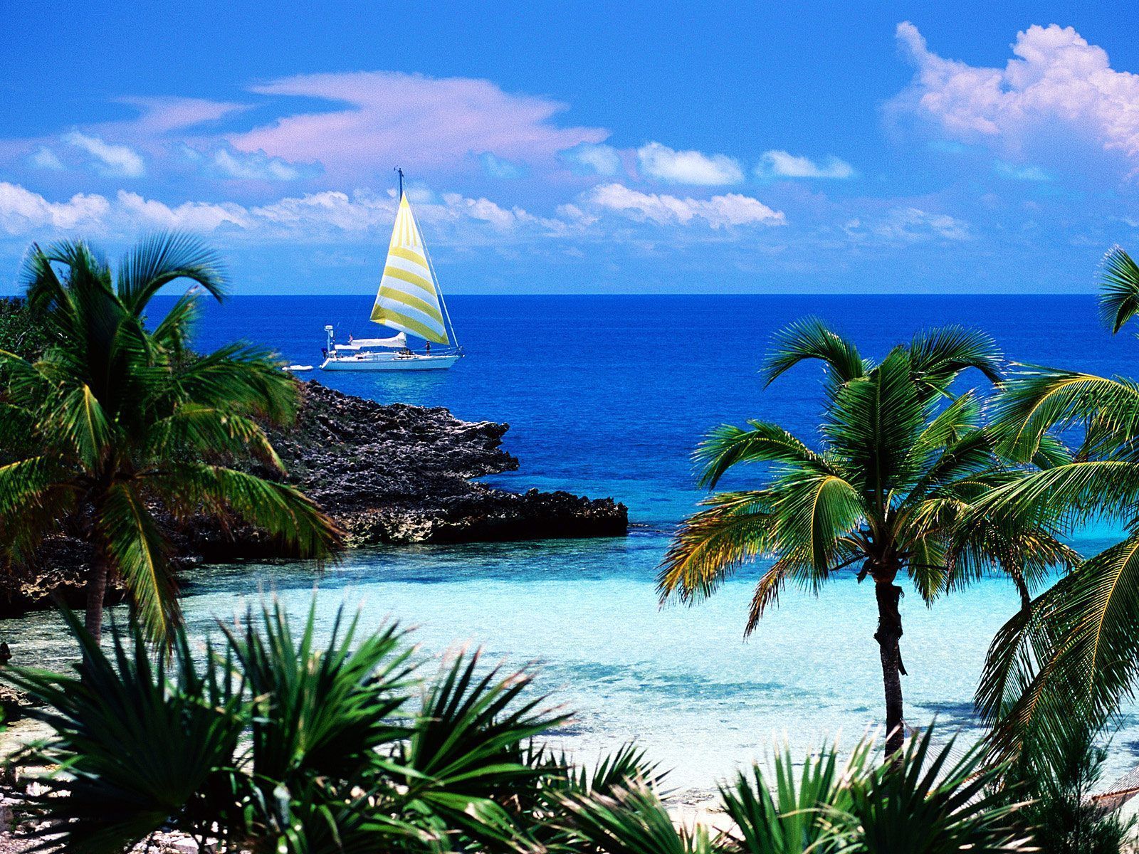 Fond D'écran - Paysage Voilier Des Îles Fond d'écran - Paysage voilier